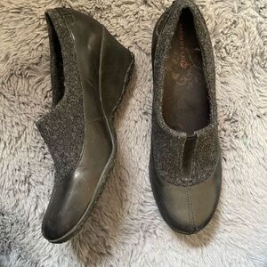 Merrell womens‎ wool and leather wedges